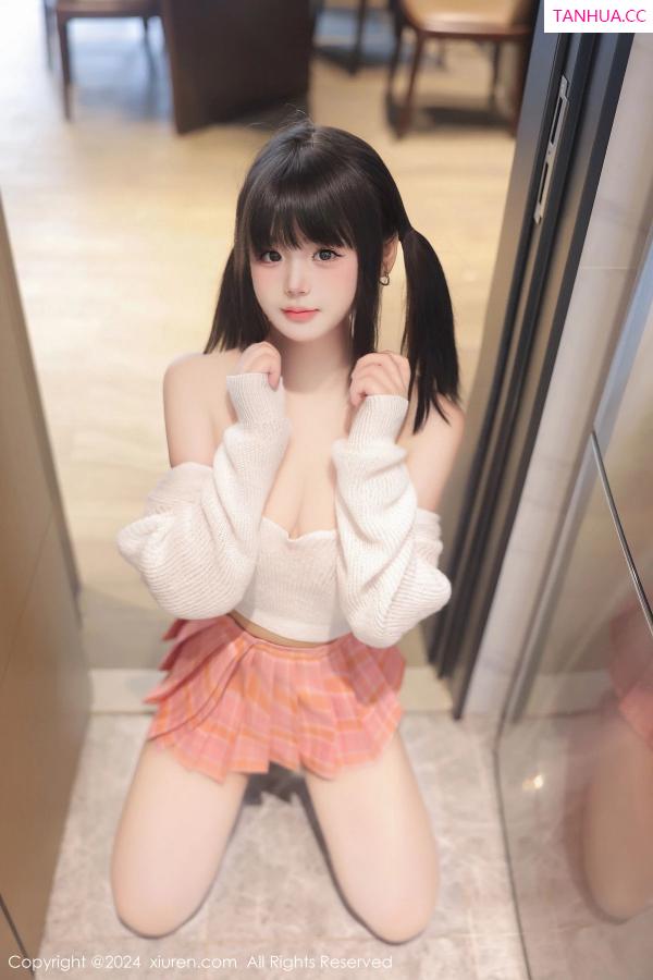   [XiuRen]高清写真图 2024.04.17 No.8404 徐若兮 新人美腿第24张图片